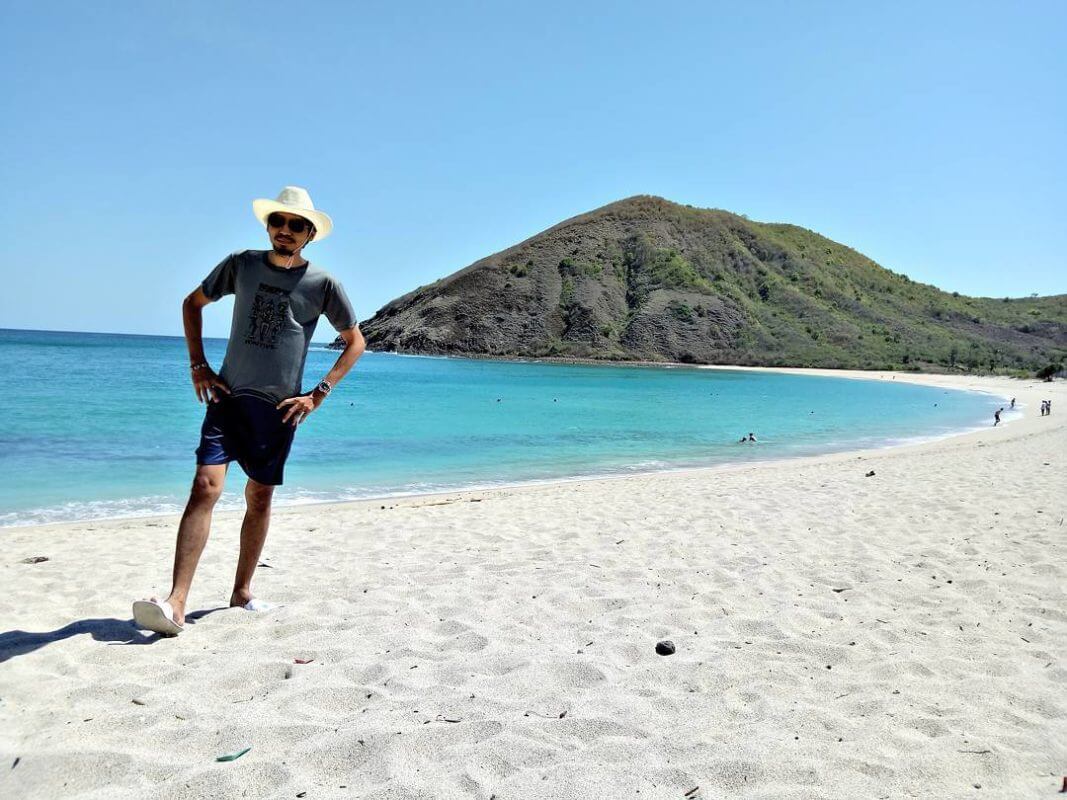 wisata pantai di lombok mawun beach